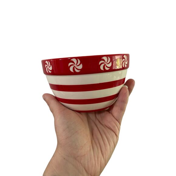 Small Red and White Christmas Bowls Set of 2 - Picture 5 of 6
